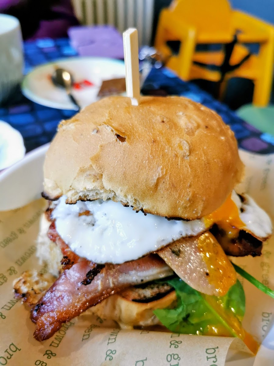 Brown & Green At The Station Photos 2